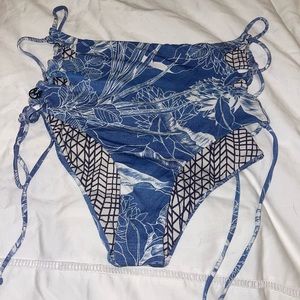MAAJI size medium or large reversible high-wasted swimsuit bottoms